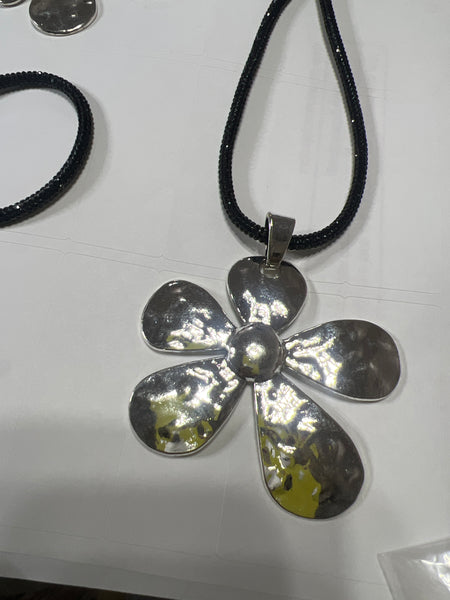 Collares Cuero